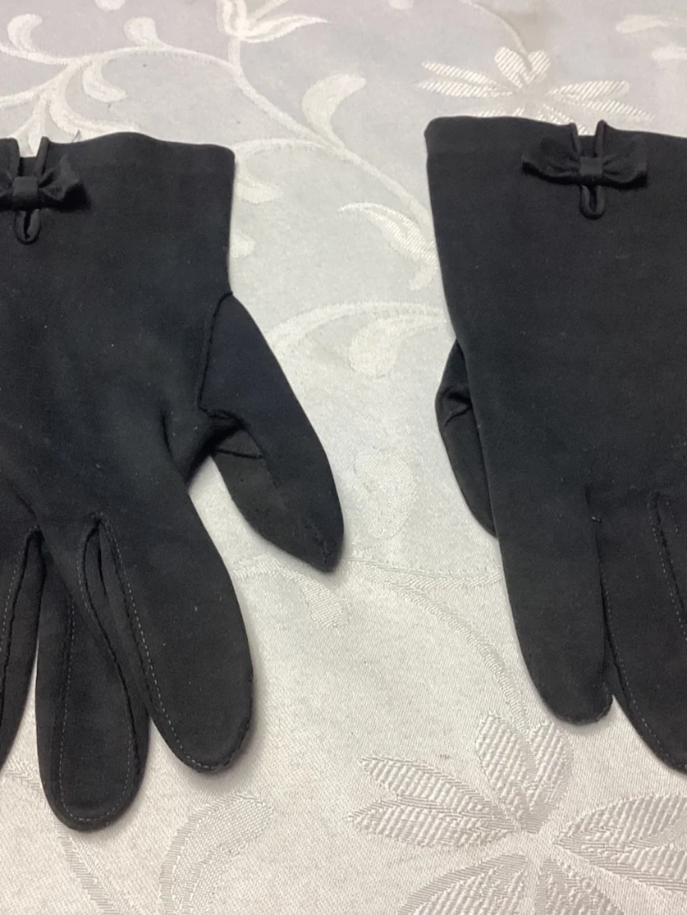 Ladies. VINTAGE. BLACK. GLOVES DRESS a with BOWS. OMG !!💃💃💃💃